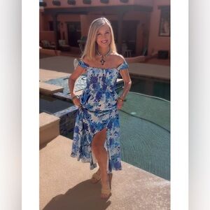 NWT BLUE FLORAL 2026 MAXI DRESS-S